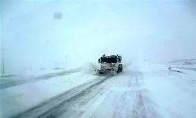 ارتفاع برف در گردنه‌های شهرستان کوهرنگ به ۷۰ سانتی‌متر رسید