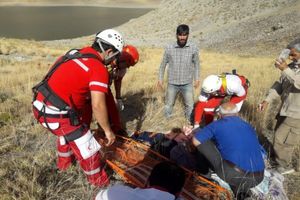 سقوط خودرو به دره ۱۵۰ متری دریاچه تار دماوند