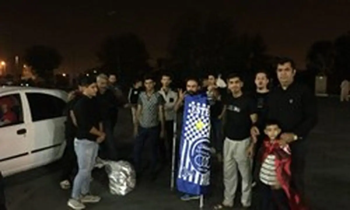 حضور هواداران سرخابی اطراف ورزشگاه آزادی شب قبل از دربی