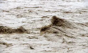 مسدود شدن جاده اسالم به خلخال به دلیل ریزش کوه