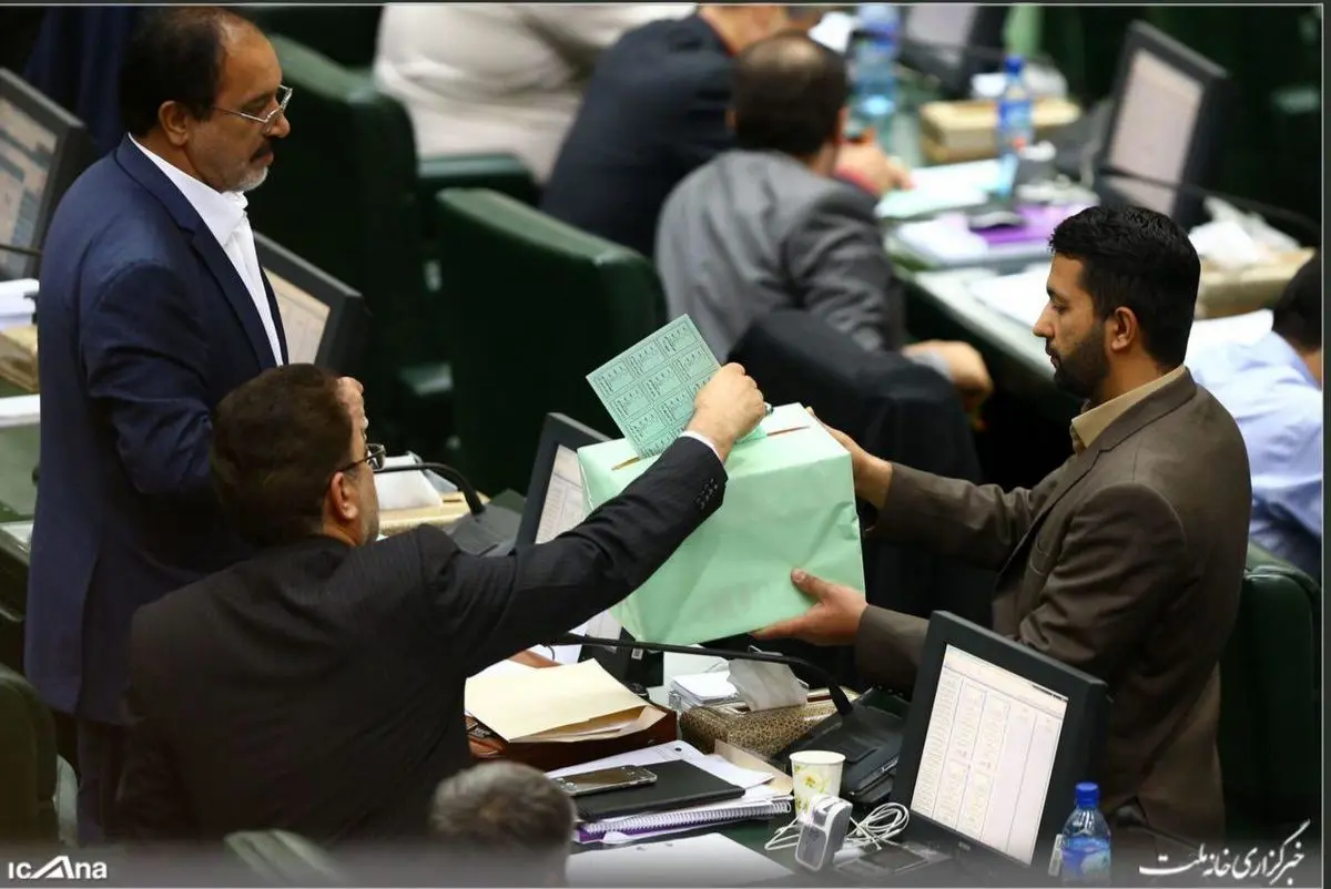 مجتبی ذوالنوری: نماینده باید برای رایش هزینه بدهد/ دو فوریت طرح شفافیت فعالیت نمایندگان در مجلس رای می‌آورد