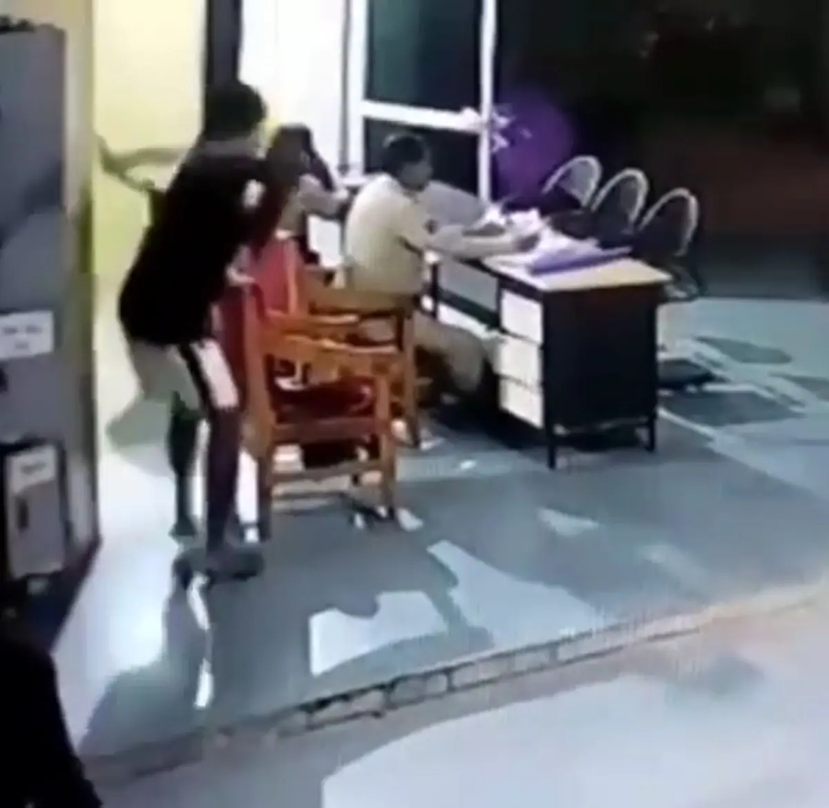 حمله وحشتناک با کلنگ