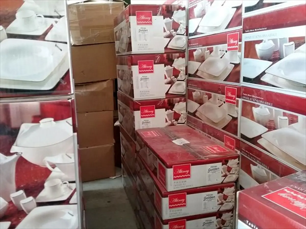 کشف انبار لوازم آشپزخانه به ارزش ۱۰۰ میلیارد ریال در ورامین + عکس