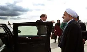 توضیح یک عضو همراه روحانی درباره عکس حاشیه‌‌ساز با مکرون