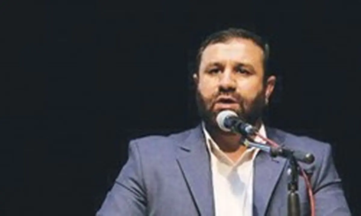 دستگیری 3 نفر در رابطه با بنر حاشیه‌ساز در یکی از میادین شهر شیراز