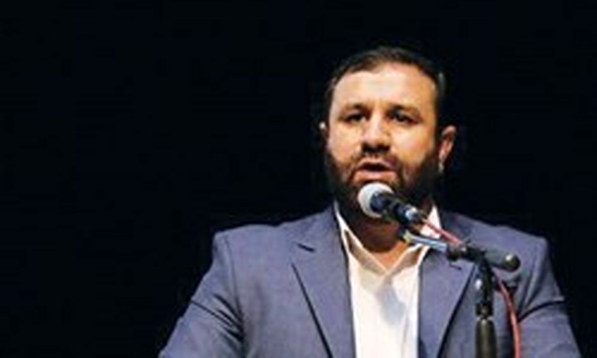 دستگیری 3 نفر در رابطه با بنر حاشیهساز در یکی از میادین شهر شیراز