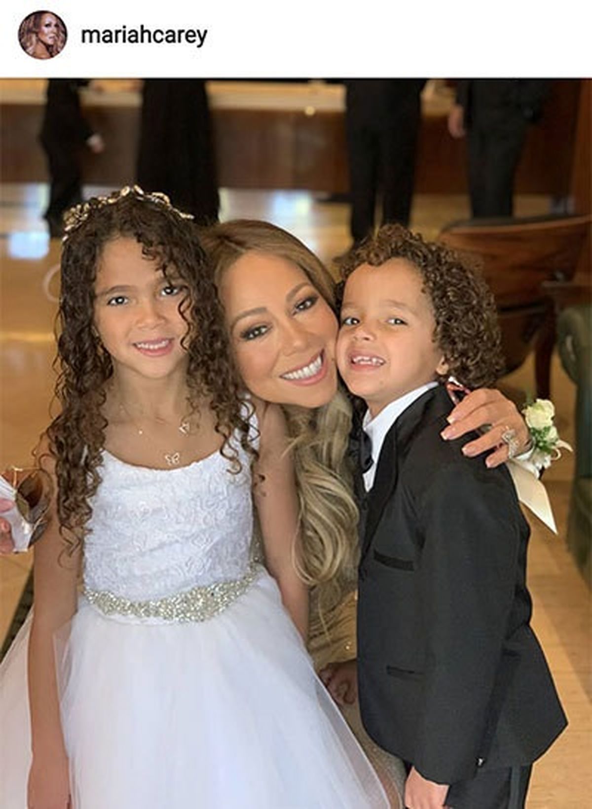 هنرپیشه معروف آمریکایی با فرزندانش در مراسم عروسی/عکس