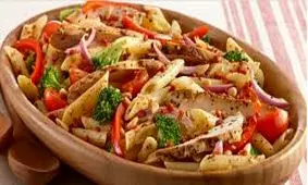 آشنایی با روش تهیه‌ی سالاد قارچ بامرغ و پاستا