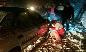 امدادرسانی به ۳۰۰ دستگاه خودروی گرفتار در برف در استان قم