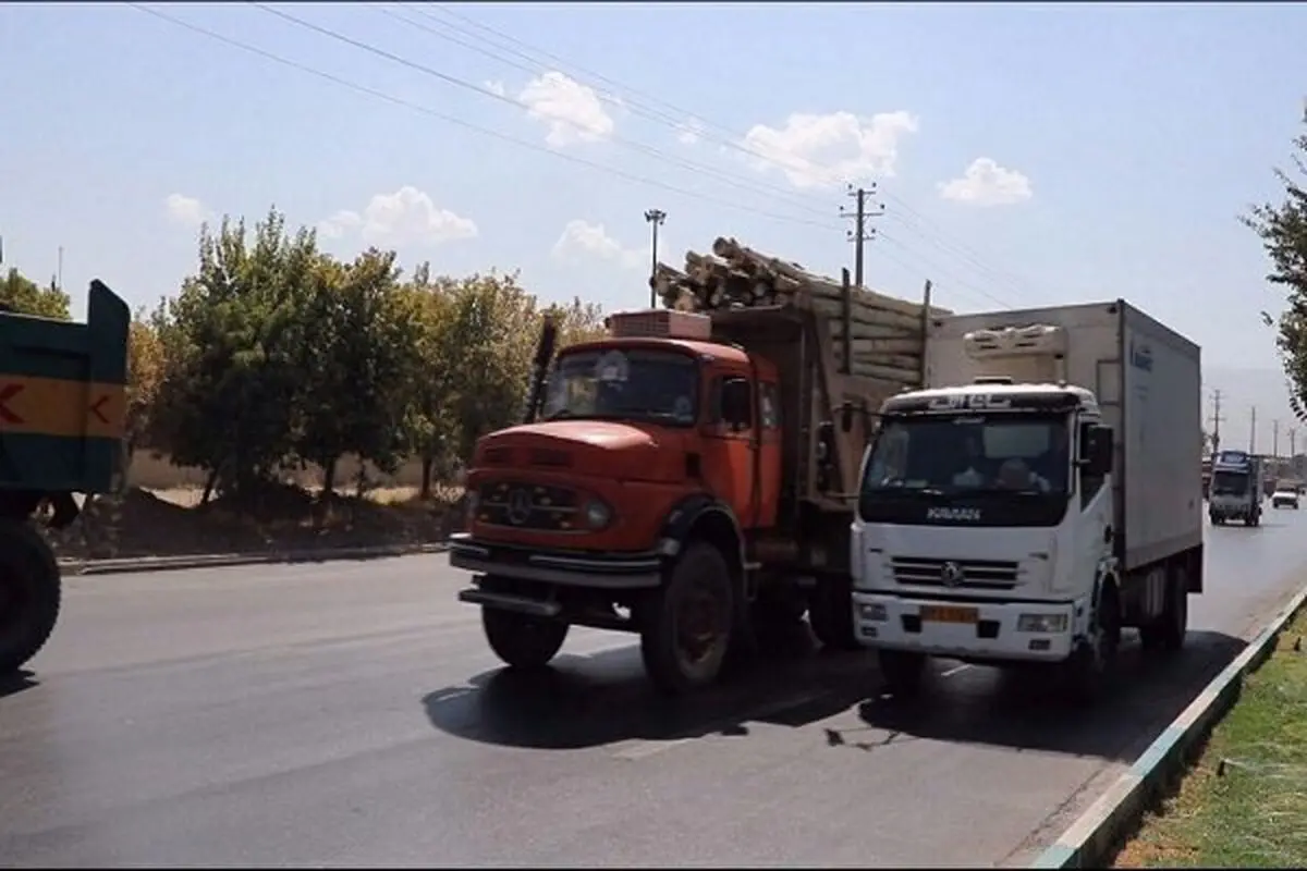 تردد کامیون‌های بارگیری شده در همدان