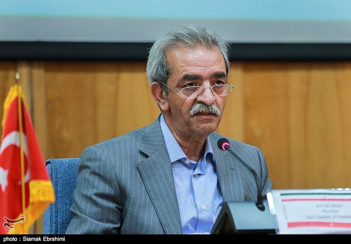 رئیس اتاق بازرگانی: هر بشکه ۲۲۰ لیتری بنزین ایران را ۵ میلیون تومان قاچاق میکنند