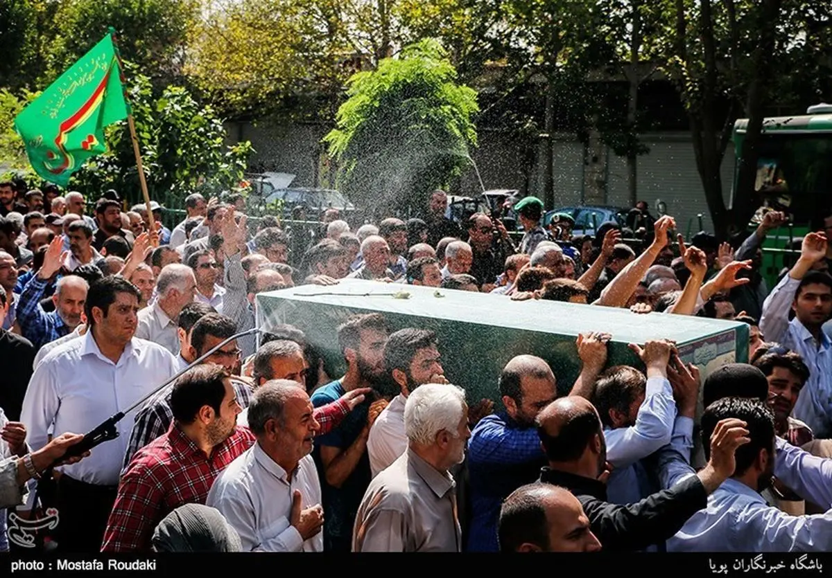 پیکر مطهر شهید مدافع حرم تیپ فاطمیون در دلیجان تشییع شد