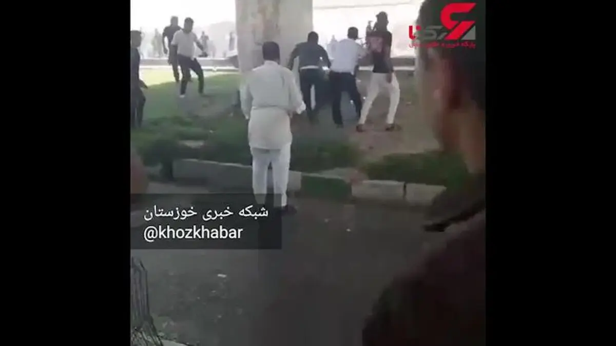 صحنه وحشتناک درگیری مرد مسلح با پرنده فروش های اهواز زیر پل کارون + فیلم