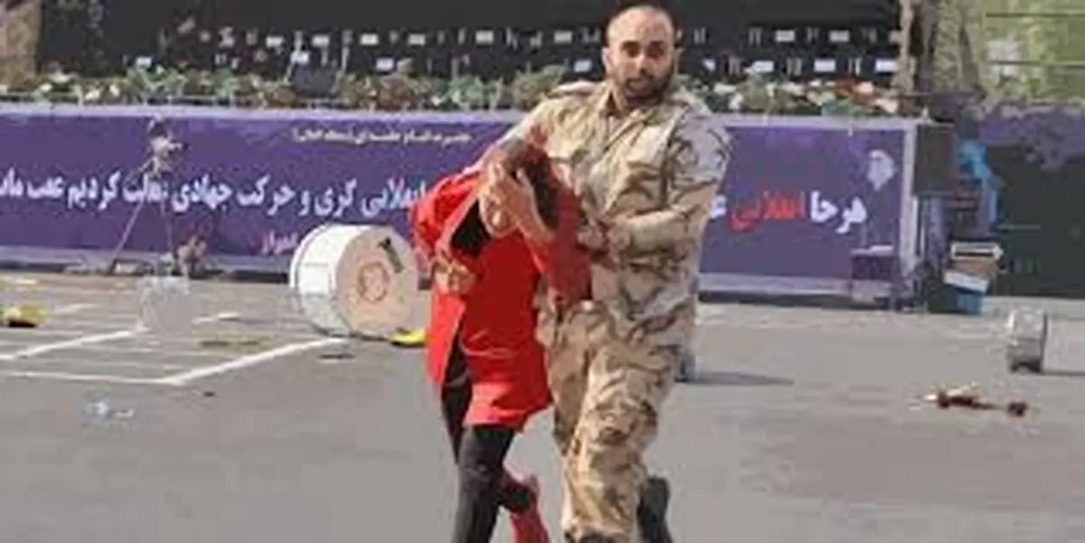 ویدئو/تلاش سرباز شجاع برای حفظ حجاب دختر جوان