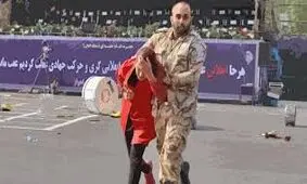ویدئو/تلاش سرباز شجاع برای حفظ حجاب دختر جوان