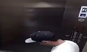 دوربین مخفی بازی کامبت در آسانسور!