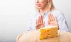 وجود این نشانه ها یعنی به لبنیات حساسیت دارید