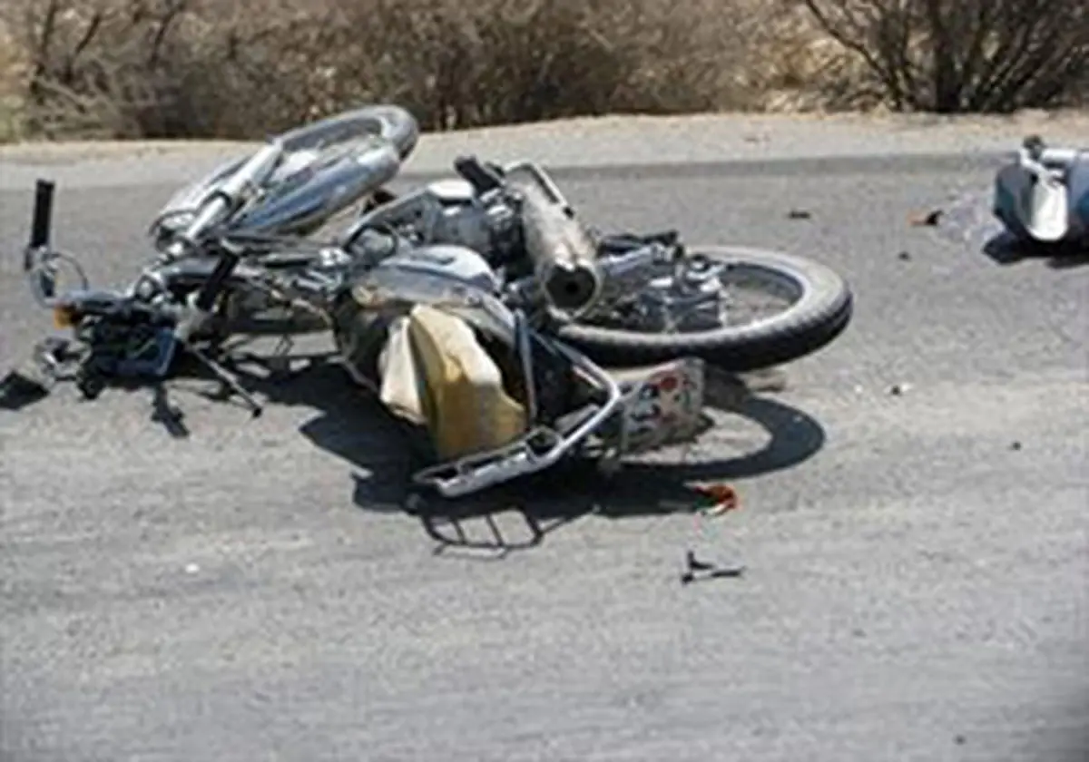 یک مصدوم در برخورد موتورسیکلت و وانت پیکان