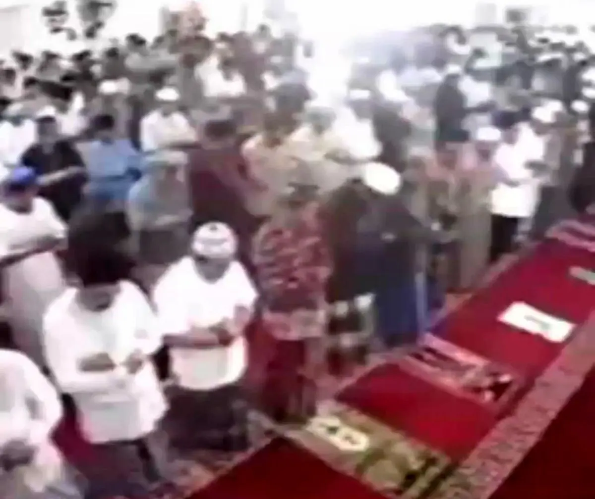 لحظه زلزله 7.5 ریشتری در مسجدی در اندونزی