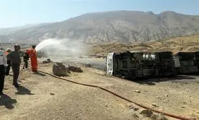 واژگونی تانکر نفتی محیط‌زیست را آلوده کرد؛ ممانعت از ورود مواد نفتی به رودخانه سیمره