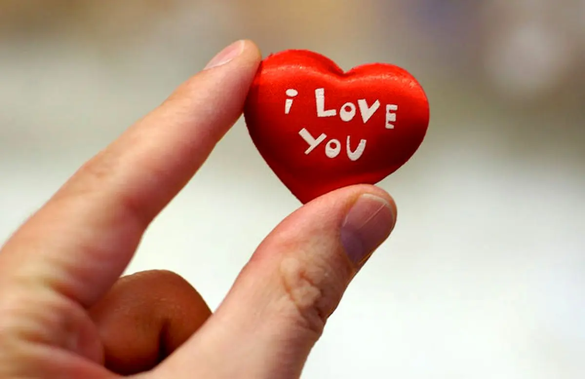 در گفتن " دوستت دارم " افراط نکنید