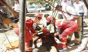 سقوط مرگبار ۲ کارگر به اعماق چاه ۳۰ متری + تصاویر