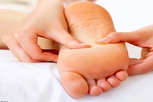 علت صافی کف پا چیست؟ + علائم