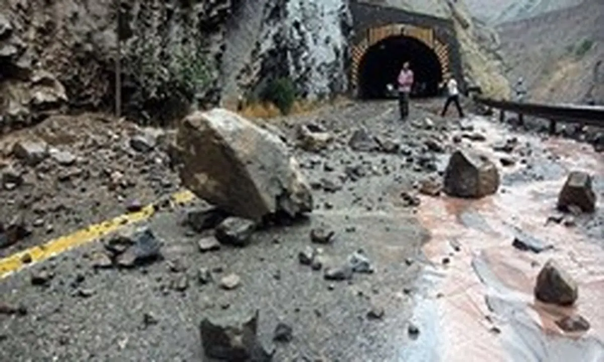 ریزش کوه در پی وقوع زلزله در اردل