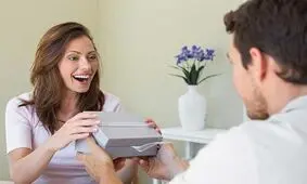 ویژگی هدیه و کادوی مناسب برای خانم ها