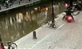 موتور سوار ناشی!