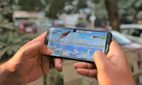صفحه نمایش بزرگ و بدون حاشیه در گوشی آنر 7 ایکس