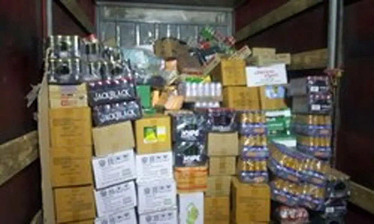 کشف 10 میلیارد کالای قاچاق از پارکینگ یک خانه+تصاویر