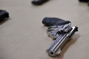 انهدام باند فروش تفنگ در آبادان / کشف خودکار ترور در میان تفنگ های غیرمجاز