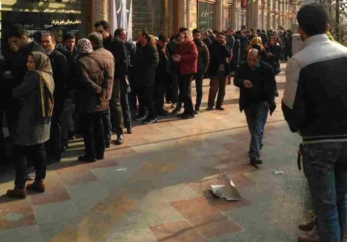 هجوم فروشندگان دلارهای خانگی برای فروش در مشهد