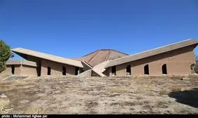 ساختمان تلویزیون تبدیل به آغل گوسفندان شد+فیلم