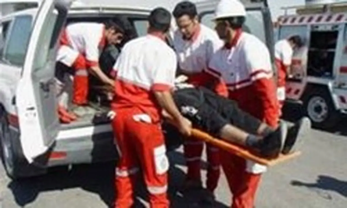 مصدومیت 56 مسافر به دلیل انحراف اتوبوس و برخورد با گاردریل در قزوین