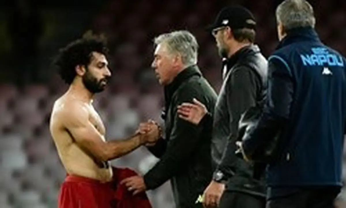 صلاح پیراهنش را به آنچلوتی اهدا کرد+عکس