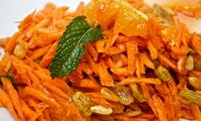 آشنایی با روش تهیه‌ی سالاد هویج و پرتقال
