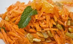 آشنایی با روش تهیه‌ی سالاد هویج و پرتقال