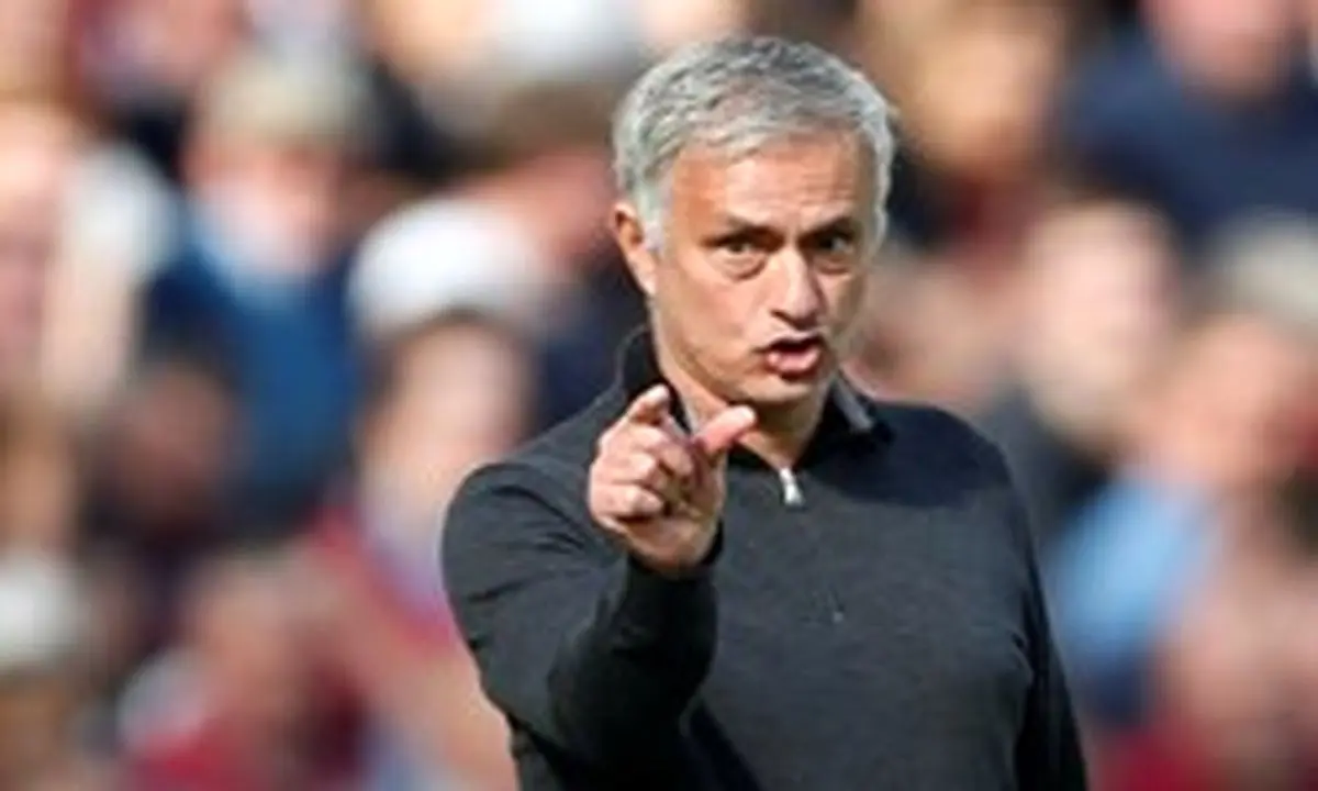 خشم گری‌ نوویل به خاطر شایعه برکناری ژوزه مورینیو