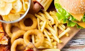 ۵ خوراکی که هرگز نباید به کودکتان بدهید!