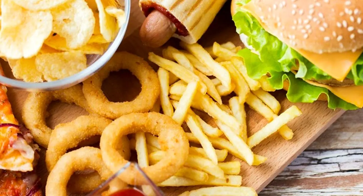 ۵ خوراکی که هرگز نباید به کودکتان بدهید!