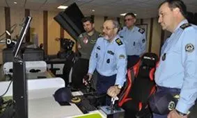 بازدید فرمانده نیروی هوایی ارتش از یک پایگاه هوایی