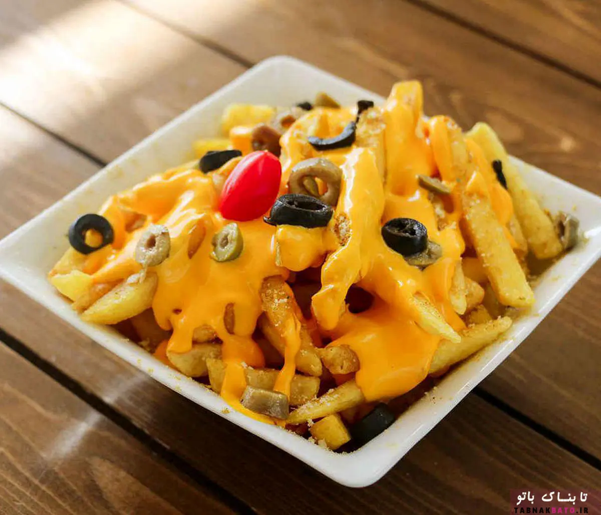 طرز تهیه سیب زمینی با سس پنیر چدار