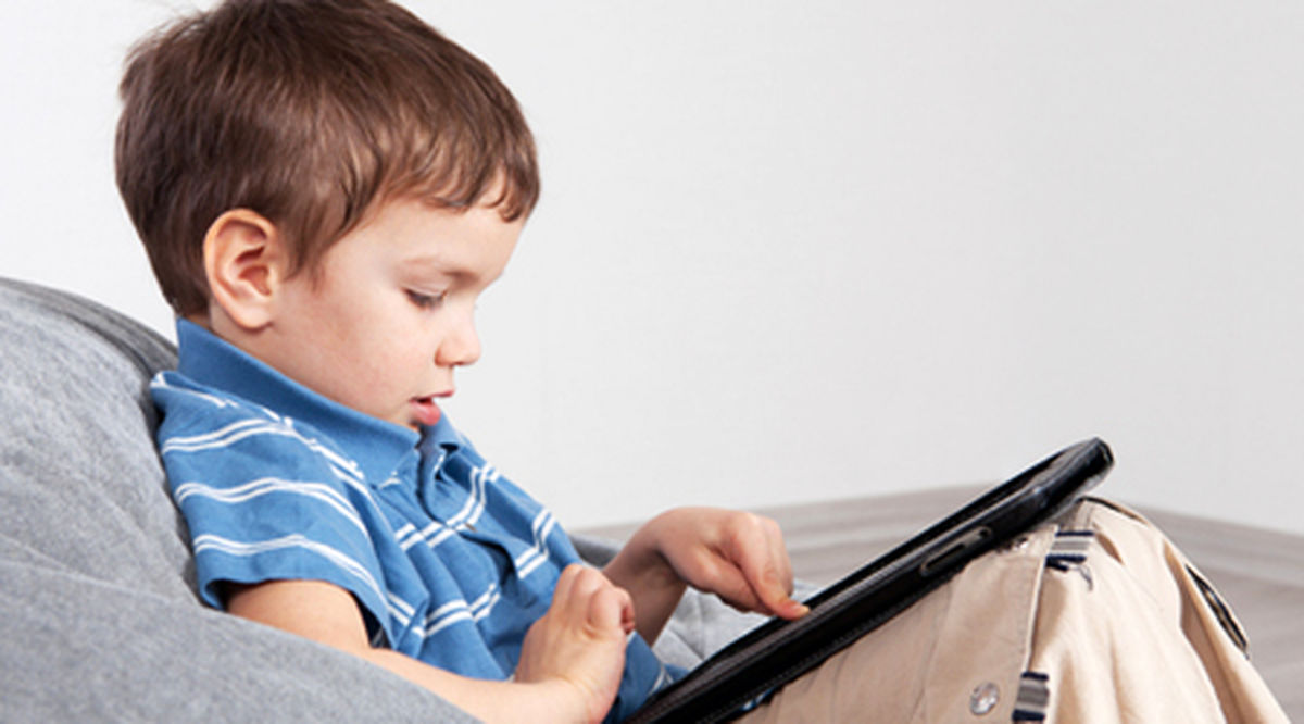 نگاه کردن طولانی مدت به صفحه نمایشی چه خطری برای کودکان دارد؟