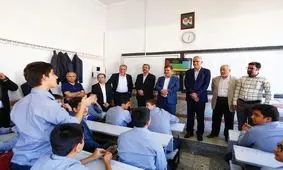 دیدار و گفتگوی صمیمانه شهردار تهران و دانش آموزان دبیرستان البرز/فیلم