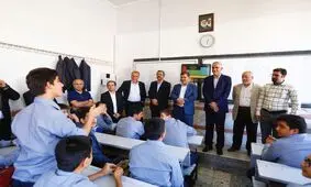 دیدار و گفتگوی صمیمانه شهردار تهران و دانش آموزان دبیرستان البرز/فیلم