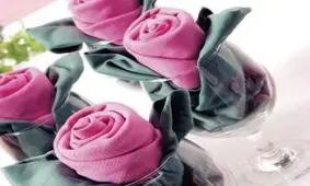 آموزش مرحله به مرحله تزیین دستمال سفره به شکل گل رز