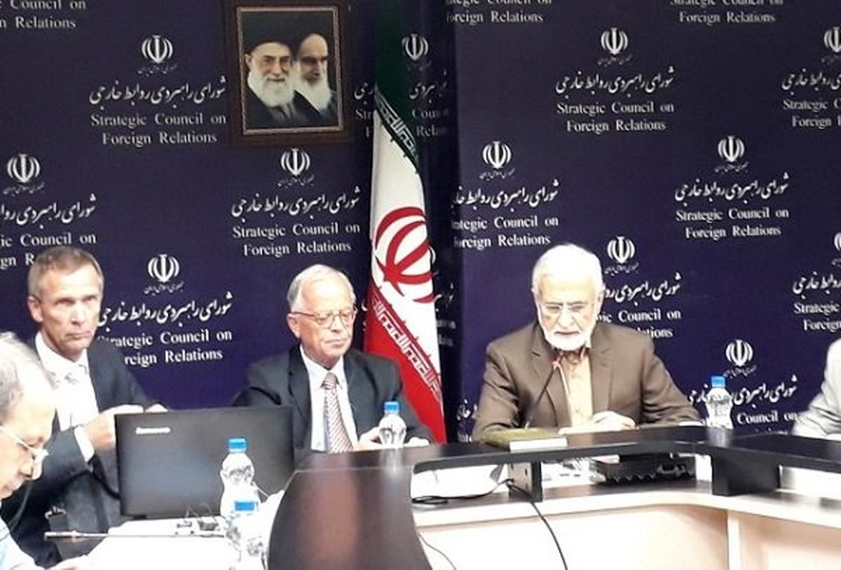برای استقلال اروپا تلاش میکنیم/ برنامه موشکی ایران کاملا دفاعی است