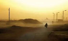 تعطیلی مدارس شهرستان هیرمند در پی شدت گرفتن طوفان